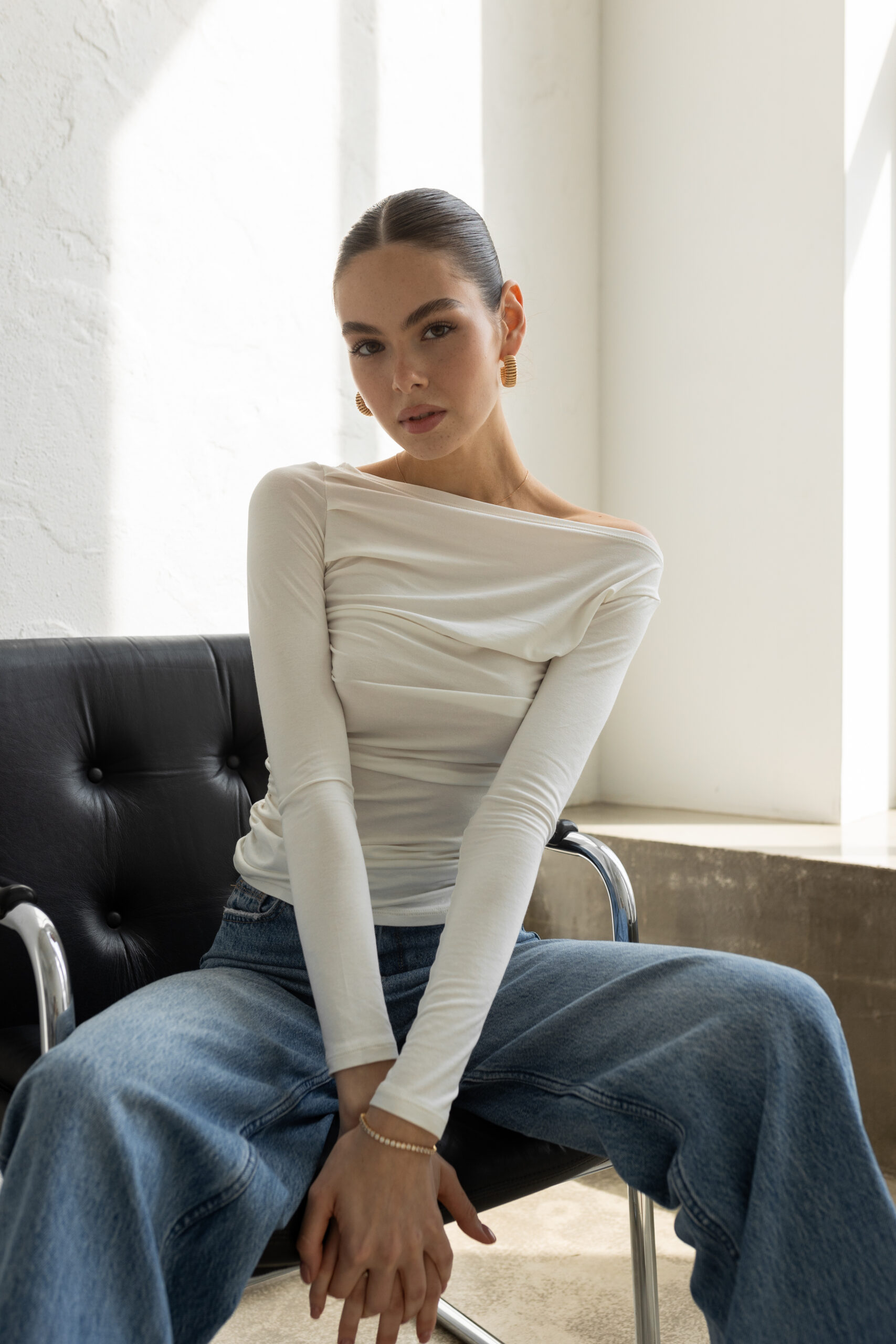 Лонгслив молочний з драпіруванням - Зображення 4