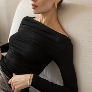 Лонгслив чорний з драпіруванням